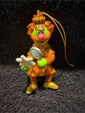 Christmas on Sesame Street 26232 017 - Sherlock Hemlock